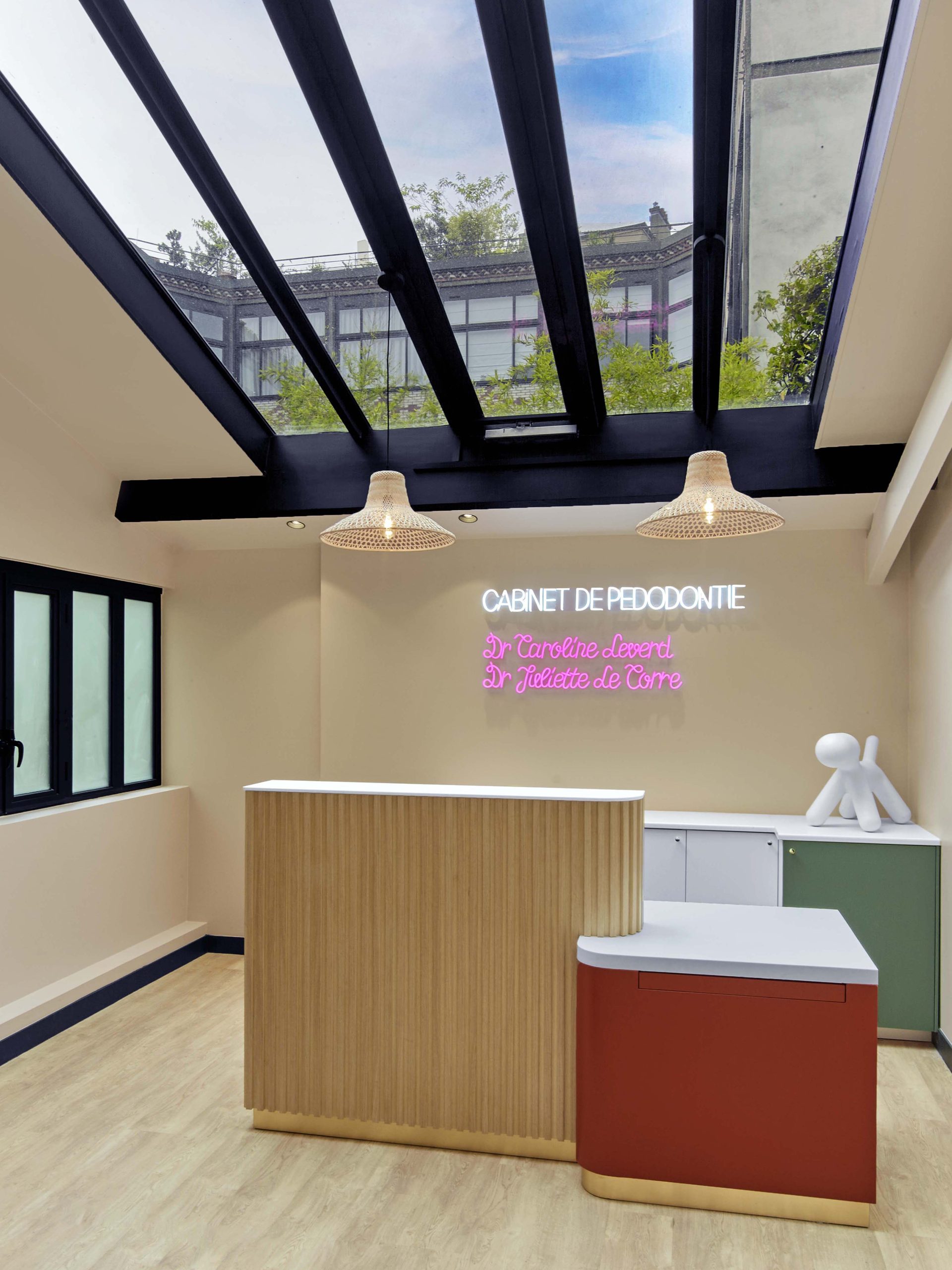 Néon Cabinet de Pédodontie en gros plan