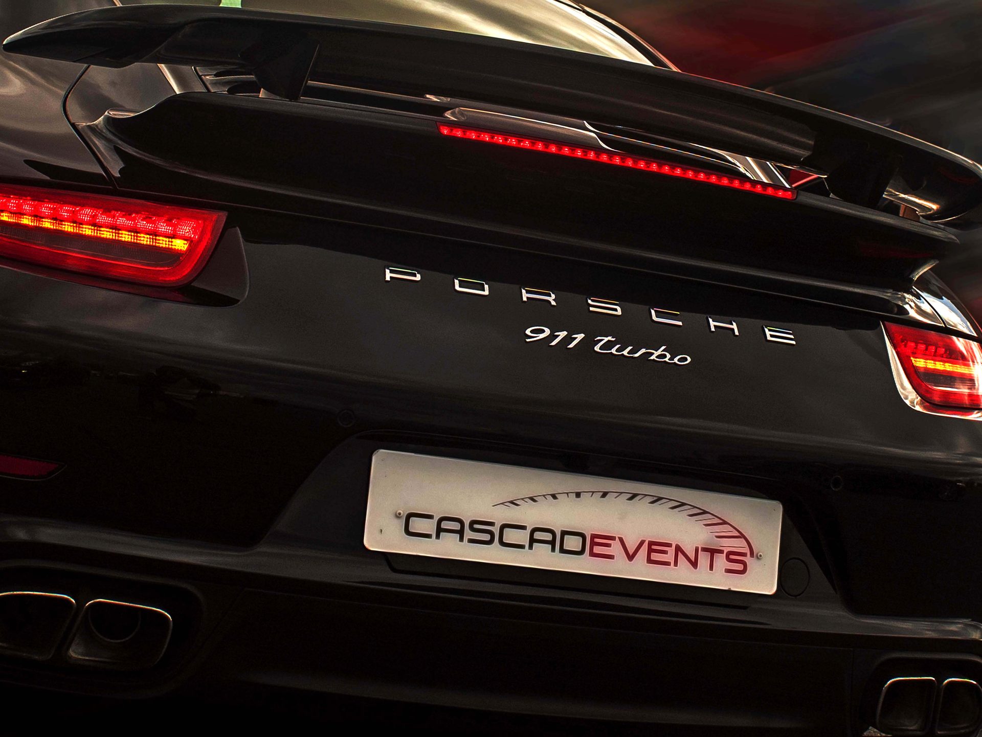 Cascadevents — séquence Porsche 911 Turbo 2/3, détail arrière resserré sur le logo PORSCHE 911 Turbo et feux arrière LED